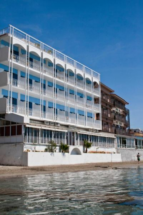 Гостиница Hotel Tolo  Толон